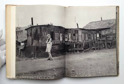 Robert Doisneau,La Banlieue de Paris Robert Doisneau,La Banlieue de Paris