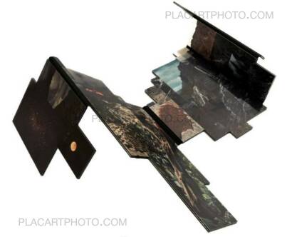 Gareth Phillips,Caligo. A photo sculpture book (EDT OF 20) Gareth Phillips,Caligo. A photo sculpture book (EDT OF 20)